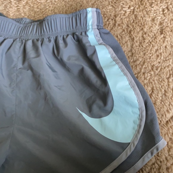 Gray Nike shorts - Picture 3 of 3